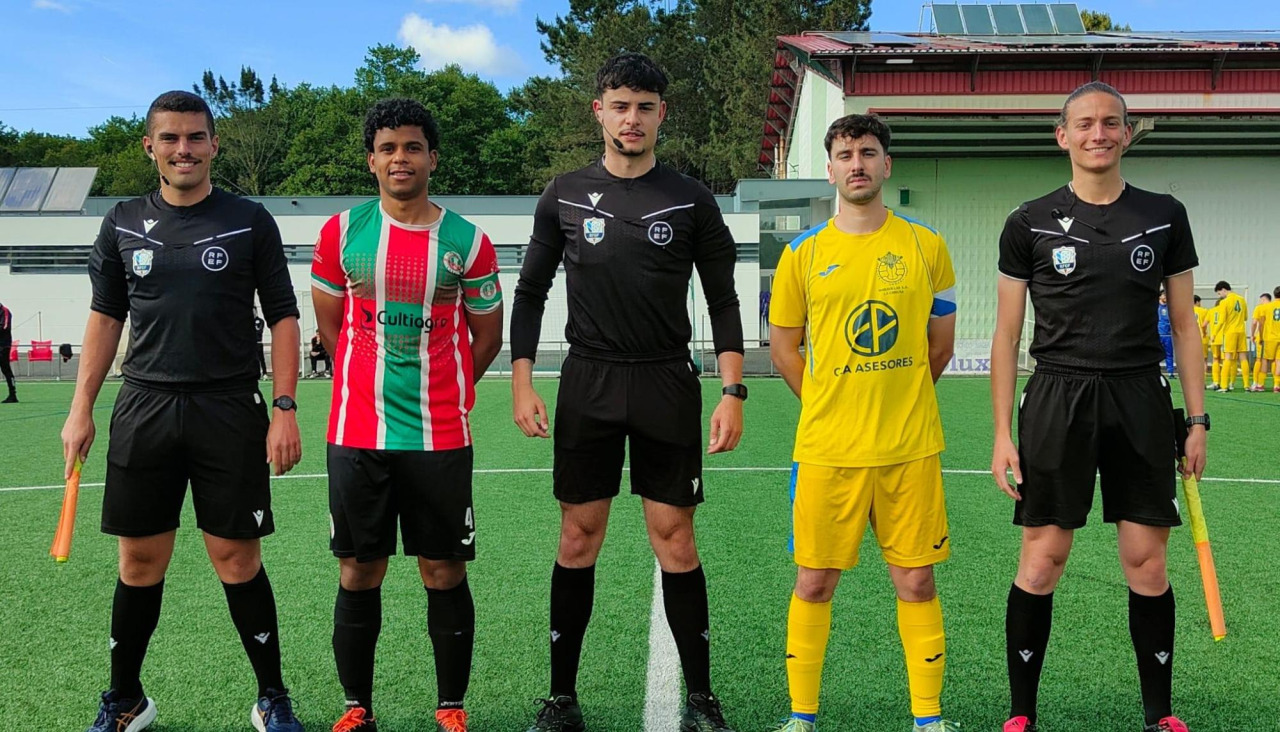 Momentos previos al Xuventude Laracha 2-0 Maravillas de la última jornada de Tercera Futgal