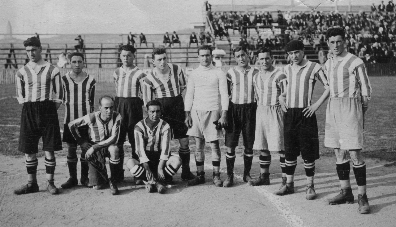 Equipo del Deportivo en 1926, con Luis Otero de pie a la derecha