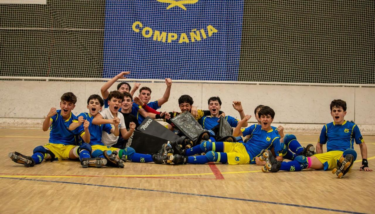 El equipo infantil de Compañía celebra la clasificación para la final del Campeonato de España