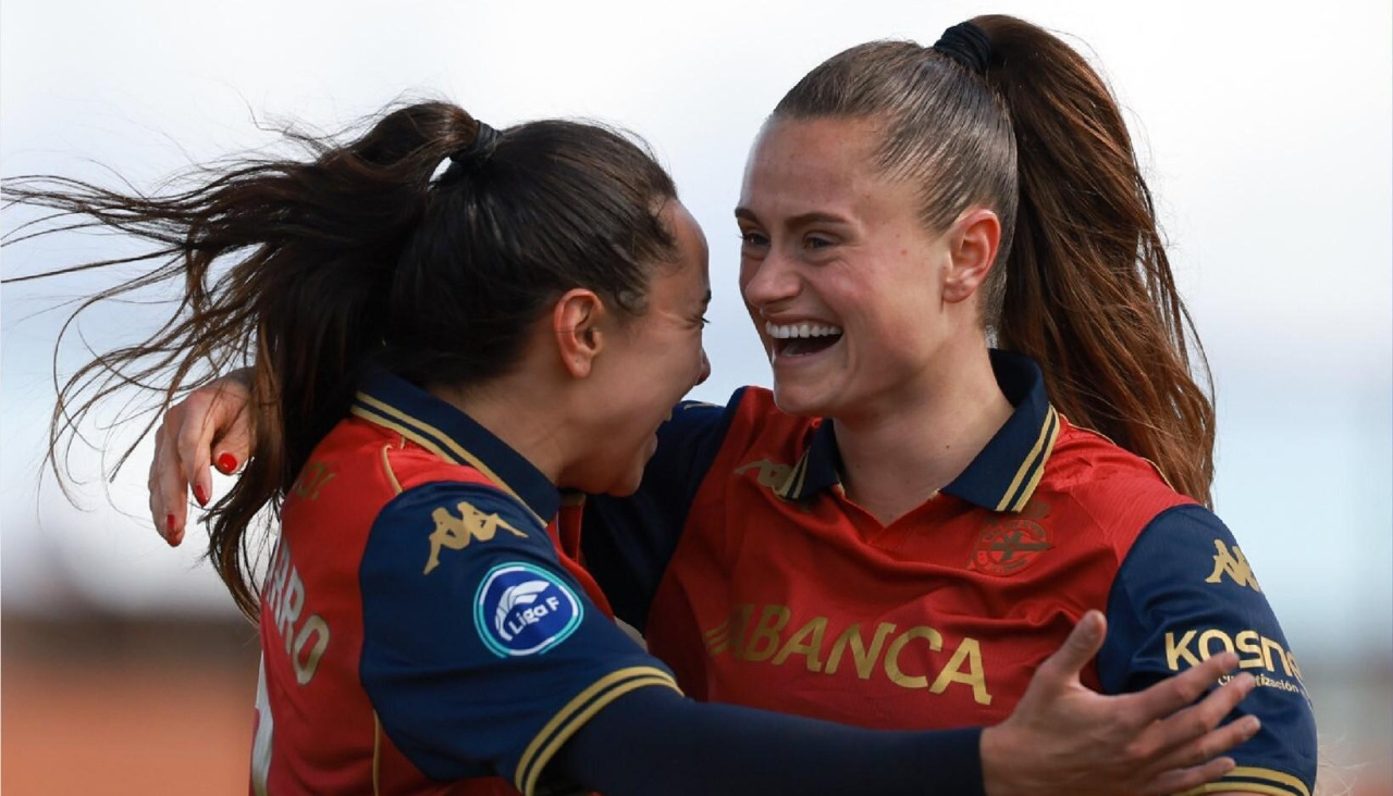 Vera y Espe celebran un gol ante el Madrid CFFEspe y Vera celebran uno de los goles de la tarde