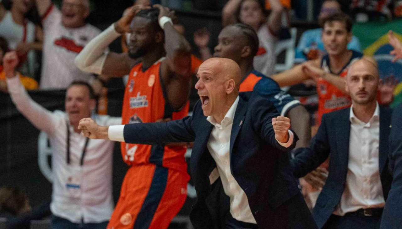 Carles Marco celebra una acción de la final contra Estudiantes