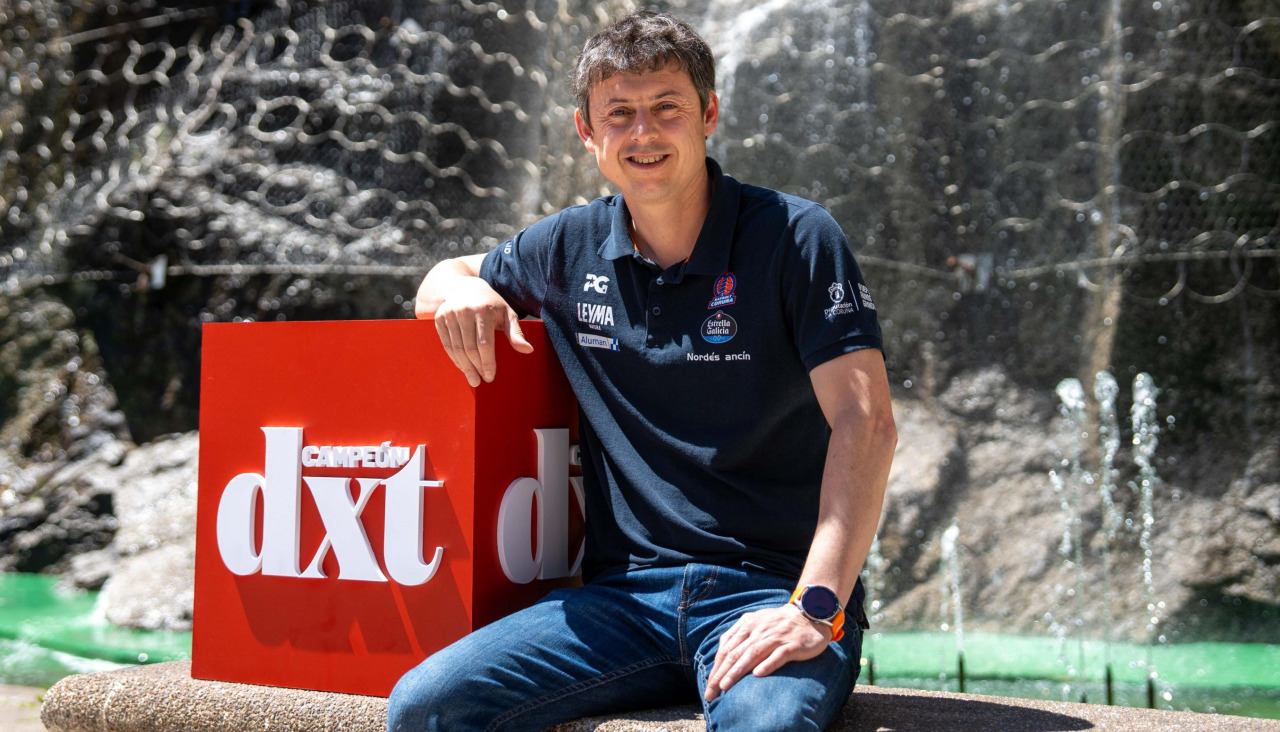 Gustavo Gago posó para esta entrevista en el exterior de la redacción de Dxt Campeón