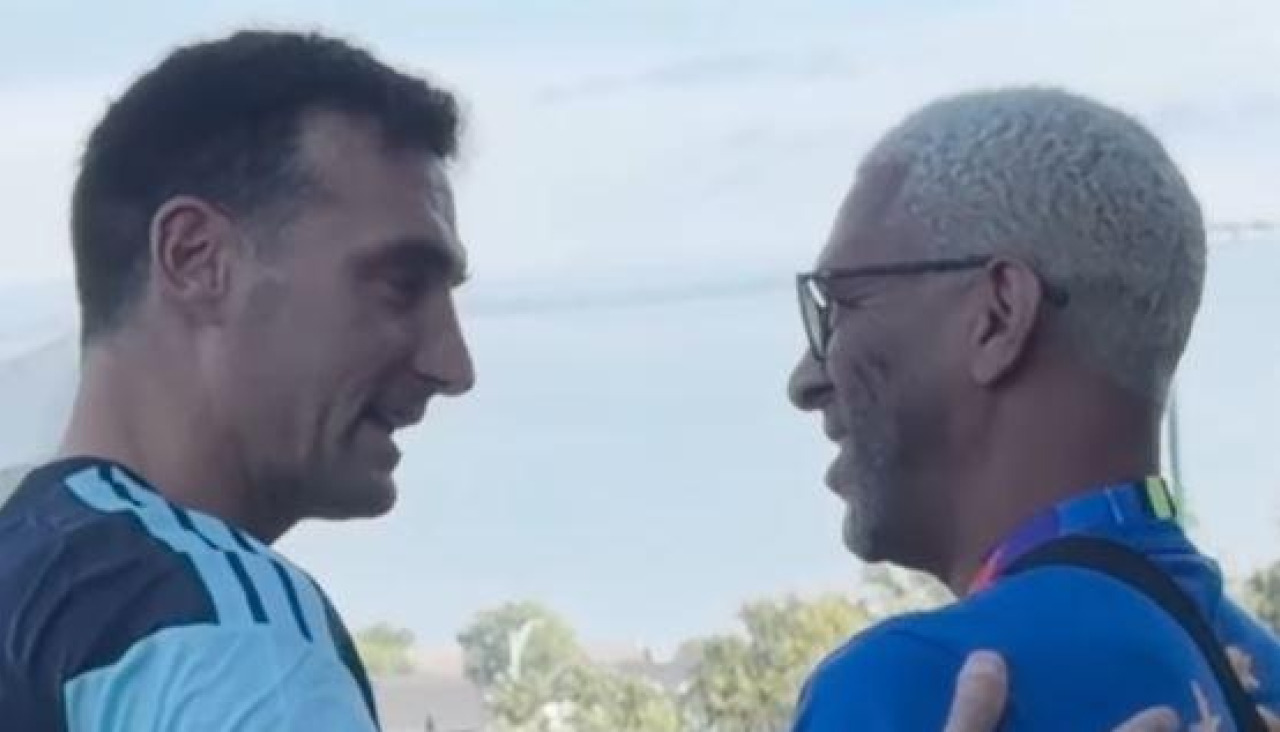 Scaloni y Djalminha en el entrenamiento de Argentina