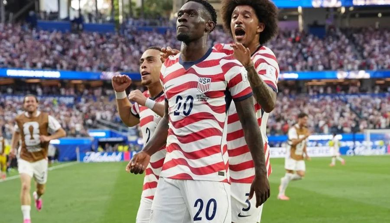 Estados Unidos celebra uno de los goles ante Paraguay