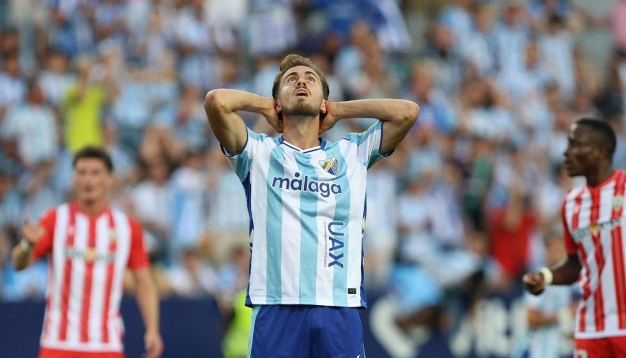 Adrián Niño se lamenta de una ocasión marrada durante el partido de ayer