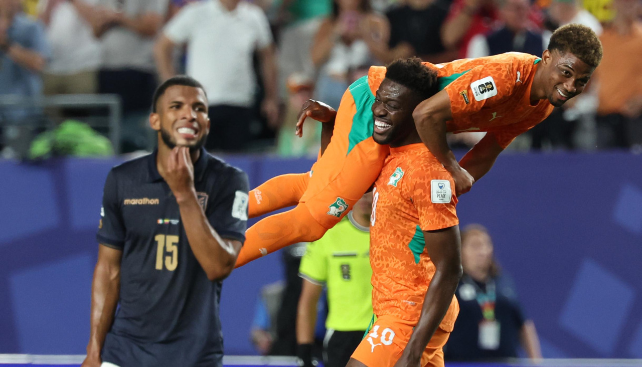 Sangare levanta a Diallo, autor del gol del triunfo de Costa de Marfil