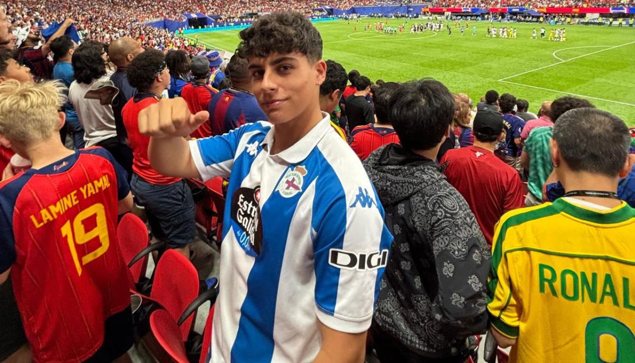 Marco Chávez en el debut de España en el Mundial con la camiseta del Dépor