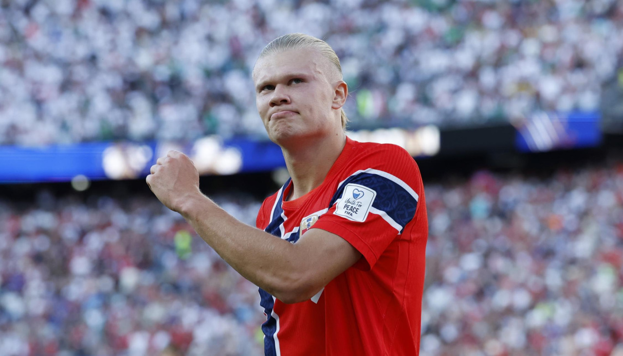 Erling Haaland celebra su primer gol en una Copa del Mundo
