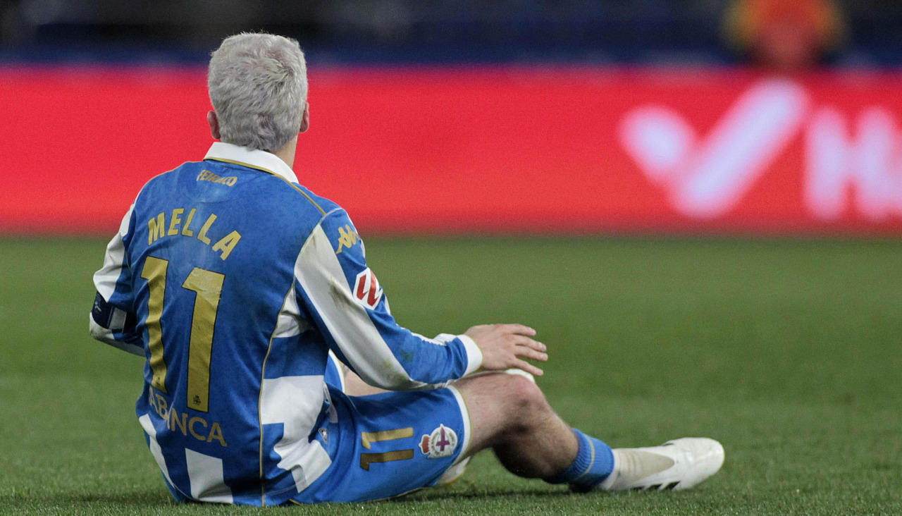 David Mella, tras lesionarse en el duelo ante el Granada