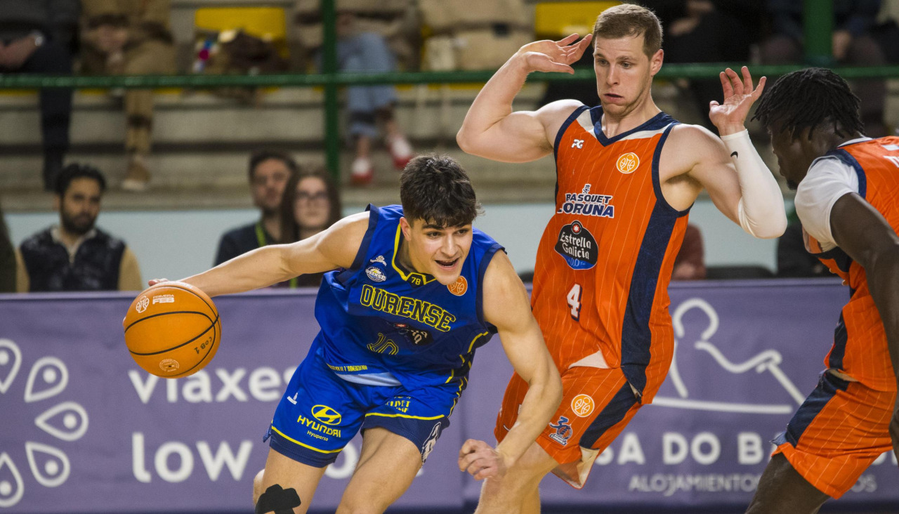 Isaac Vázquez, durante el Ourense-Básquet Coruña de la temporada 2025-26