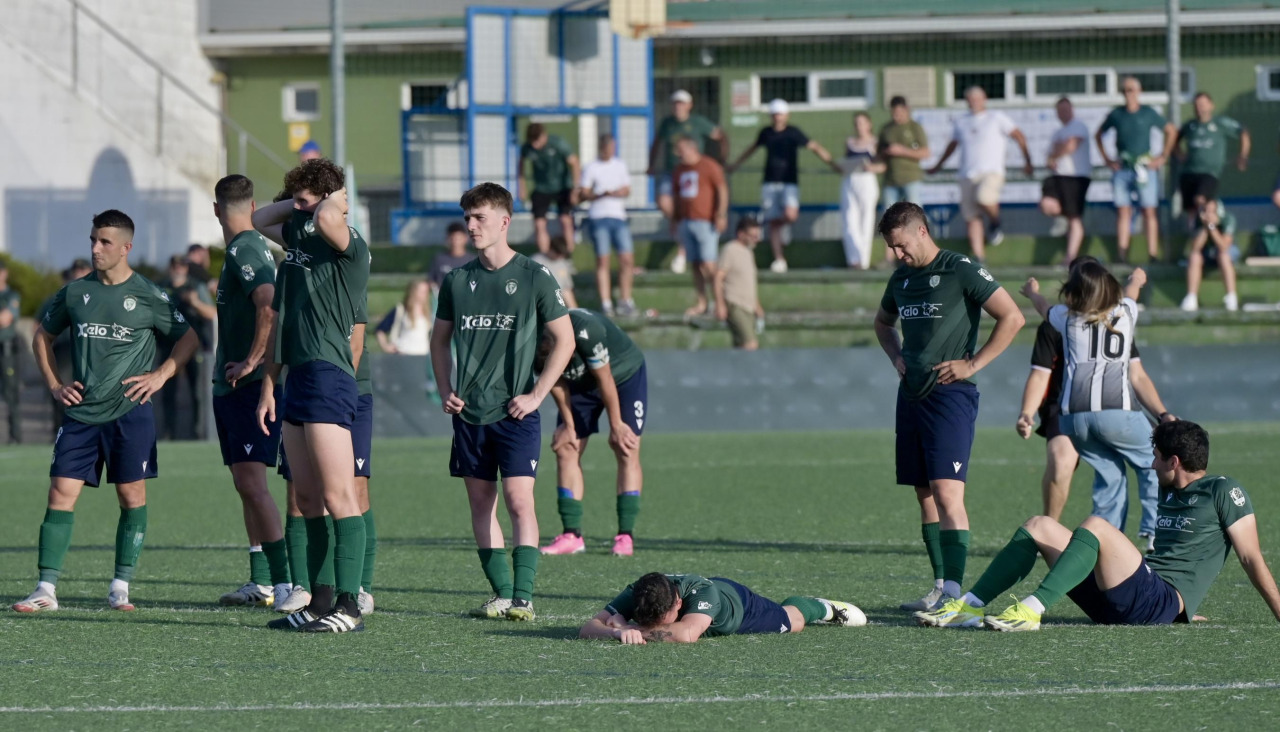 Instantes después del último penalti del San Tirso-Antela