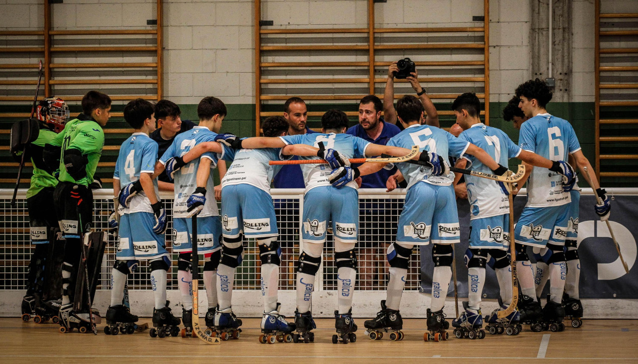 La selección gallega masculina de hockey sobre patines, antes de la final contra Cataluña