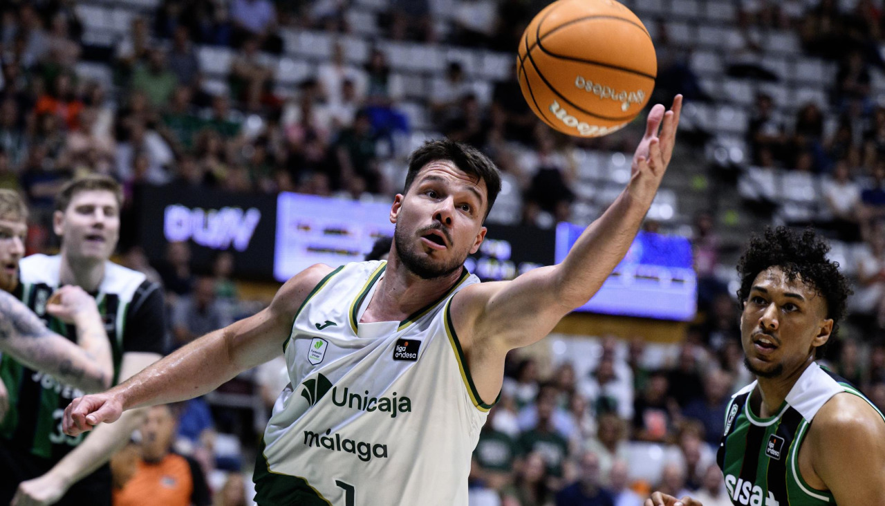 Jonathan Barreiro, alero cercedense del Unicaja, suena para el Básquet Coruña