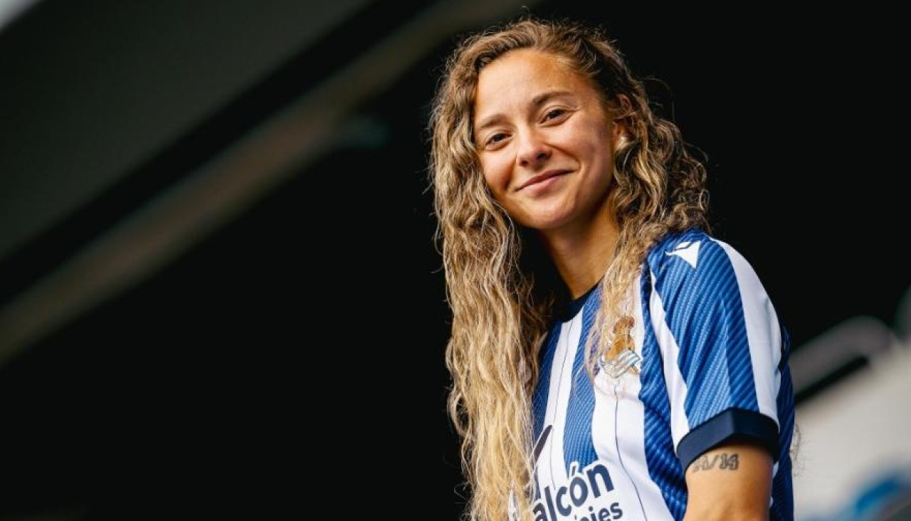 Ainhoa Marín ya posa con los colores de la Real Sociedad