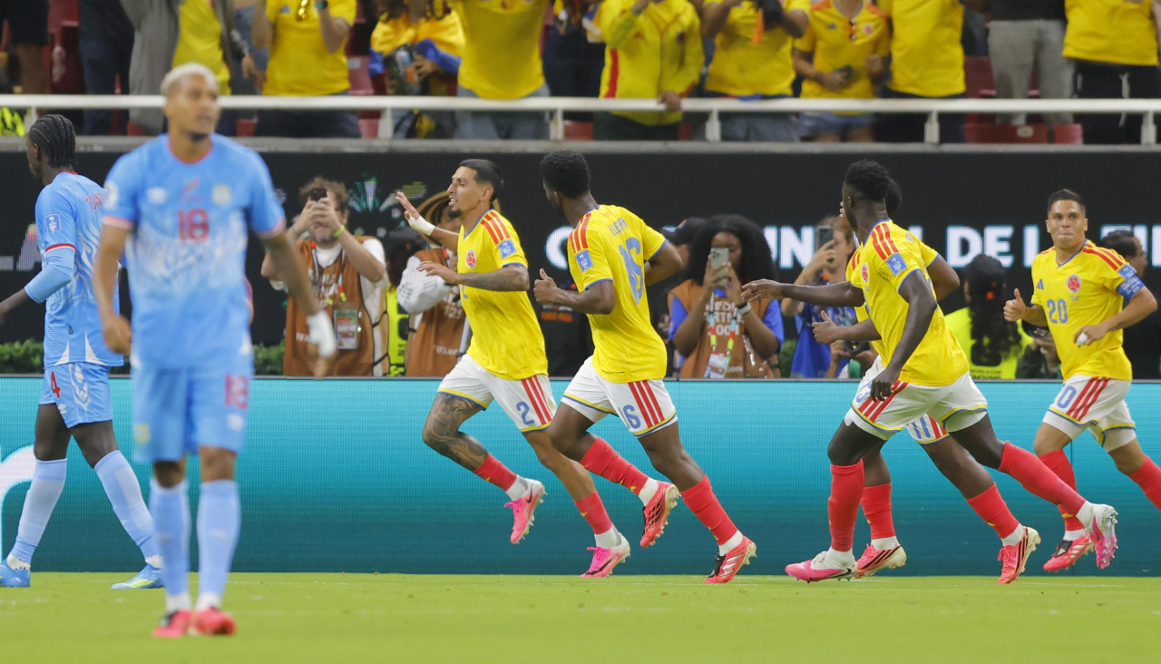 Colombia celebra el gol ante la decepción del Congo