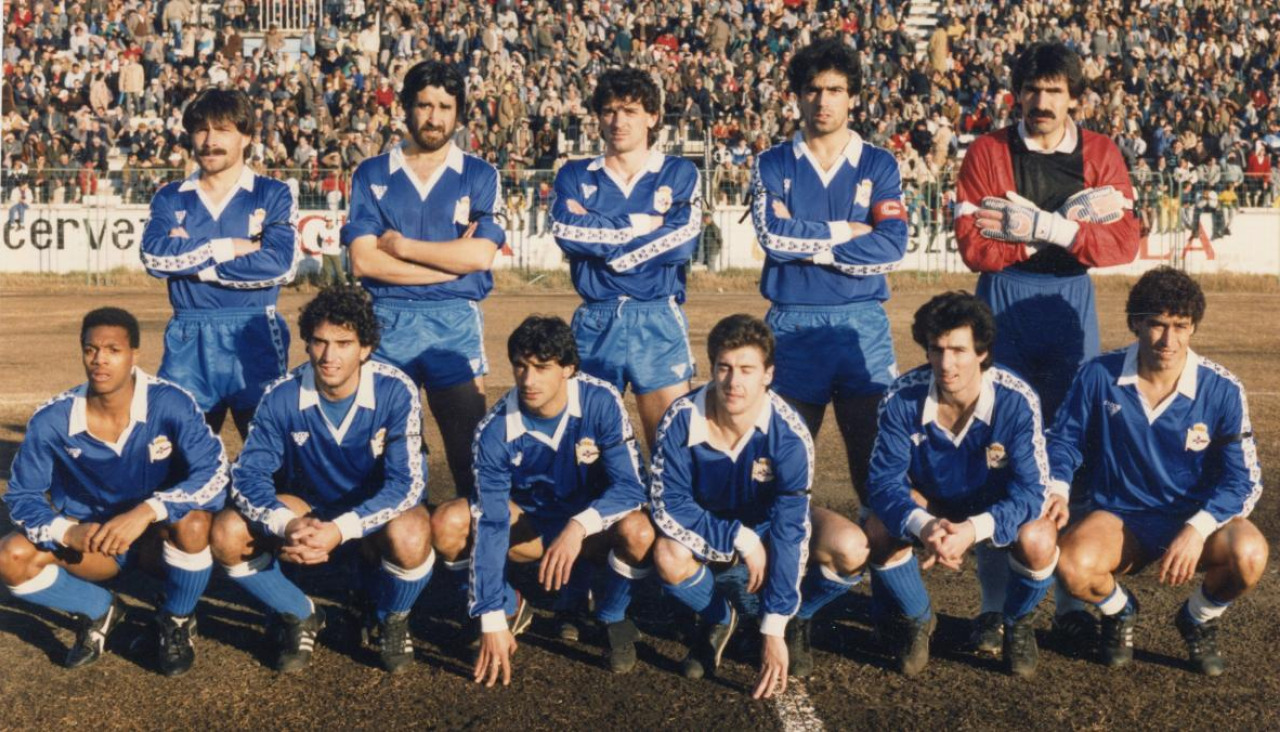 Once inicial del Deportivo que jugó con la equipación azul de Gilcor en Cartagena el 18 de enero de 1987