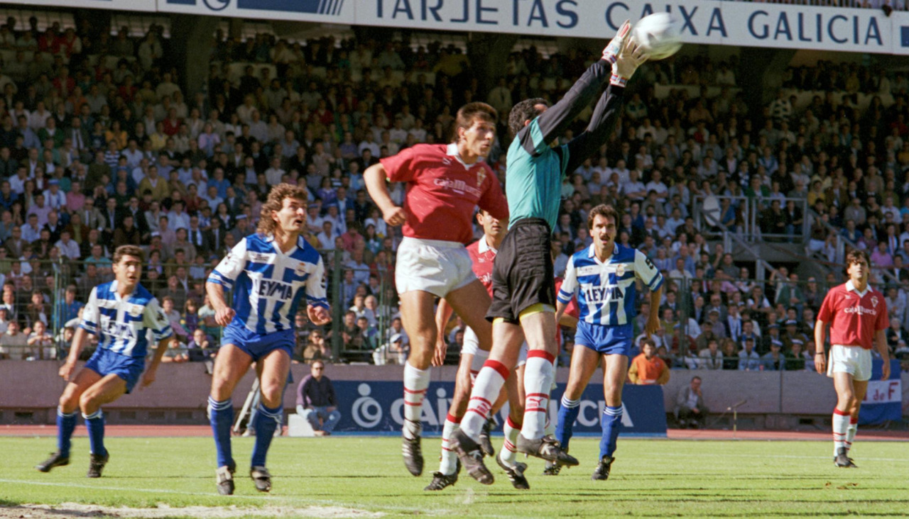 Stojadinovic y Martín Lasarte, en una acción del Deportivo-Murcia en el que los blanquiazules lograron el ascenso a Primera en 1991
