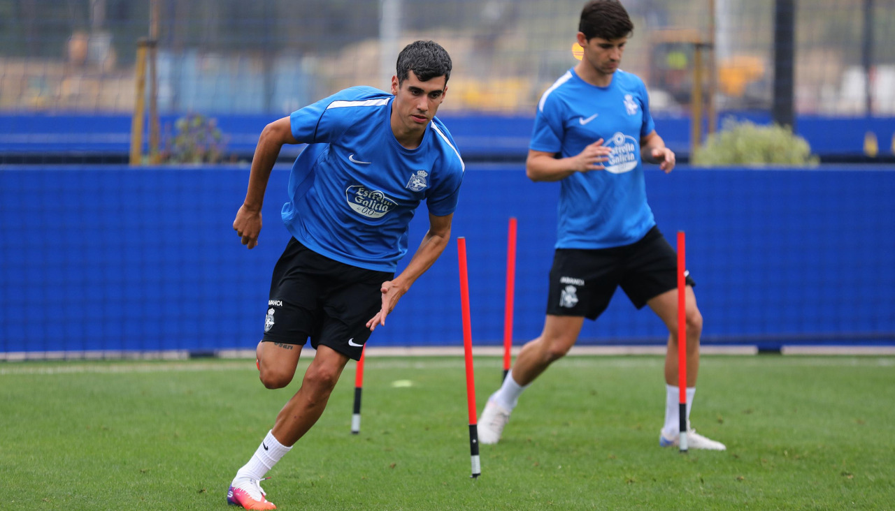 Diego Villares en un entrenamiento con el Deportivo