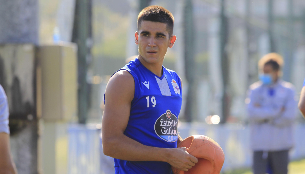 Jorge Valín durante un entrenamiento con el Deportivo en 2020
