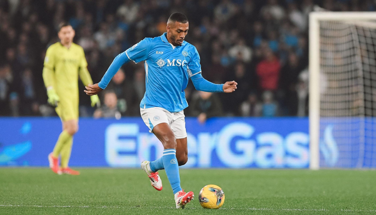 Juan Jesus en un partido con el Nápoles