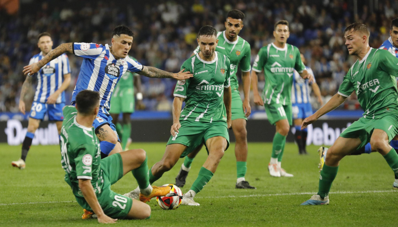 Imagen de la visita a Riazor del Cornellá, el más reciente rival deportivista que compite más abajo, en Tercera RFEF