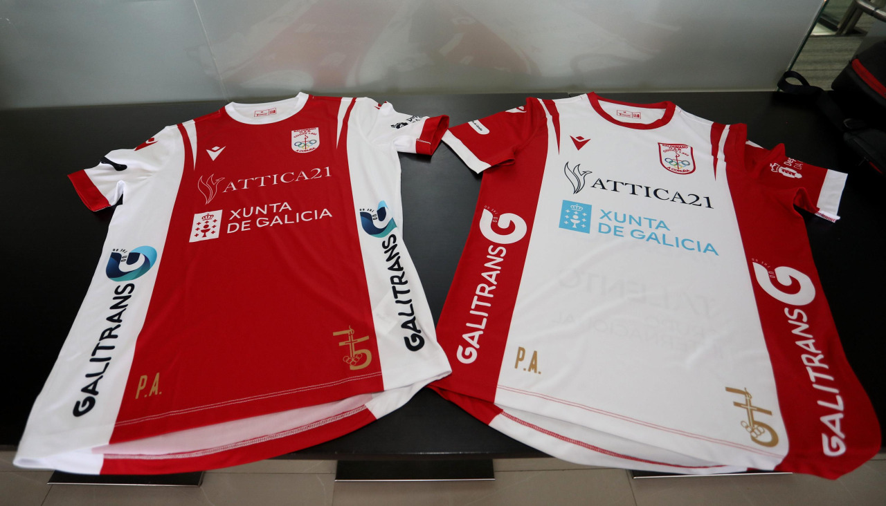 El Attica21 Hotels OAR Coruña posa con su nueva equipación en la presentación de la temporada 2026-27