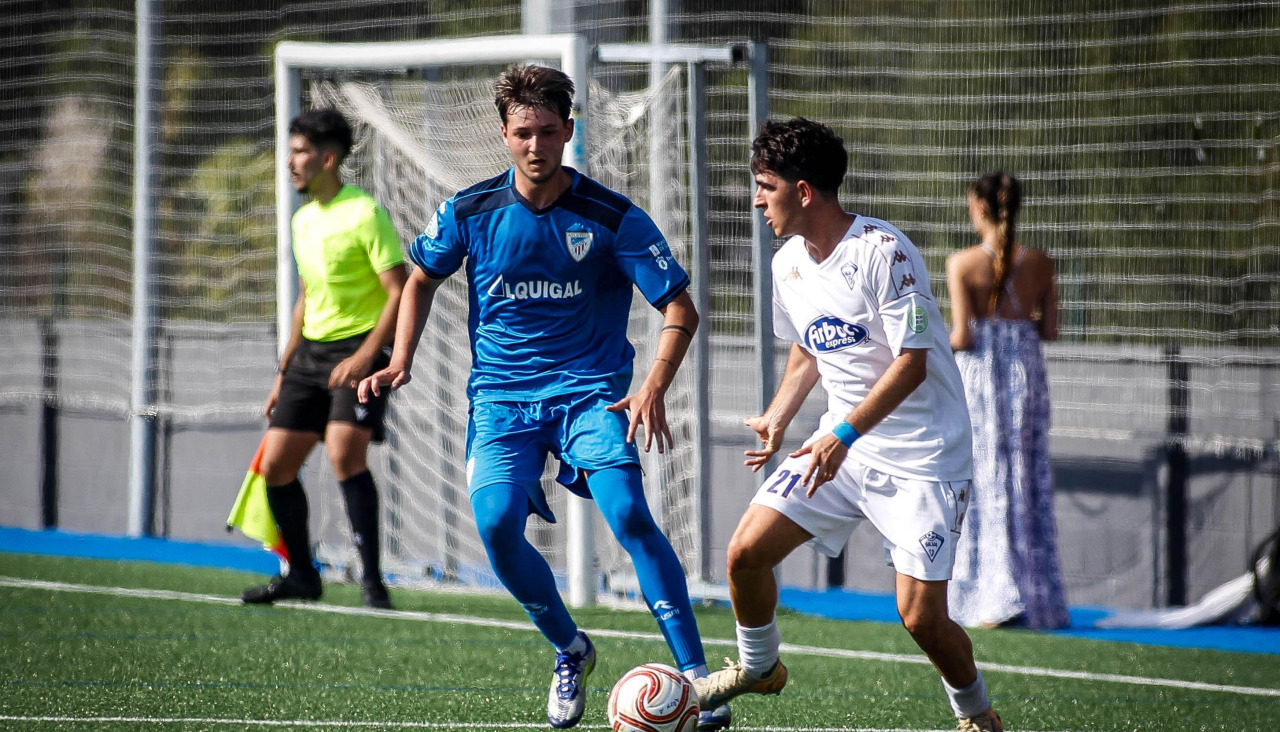 Hugo Baldomar, jugador del Silva, en el partido ante el Arteixo
