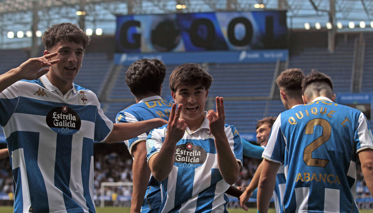 Areosa celebra su gol en el Fabri-UD Ourense