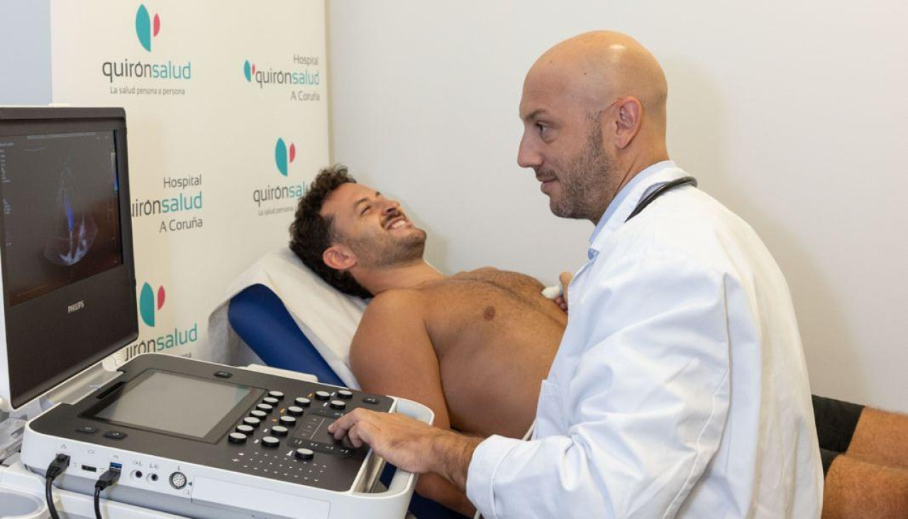 Blai Roca pasa el reconocimiento médico en el Hospital QuirónSalud A Coruña