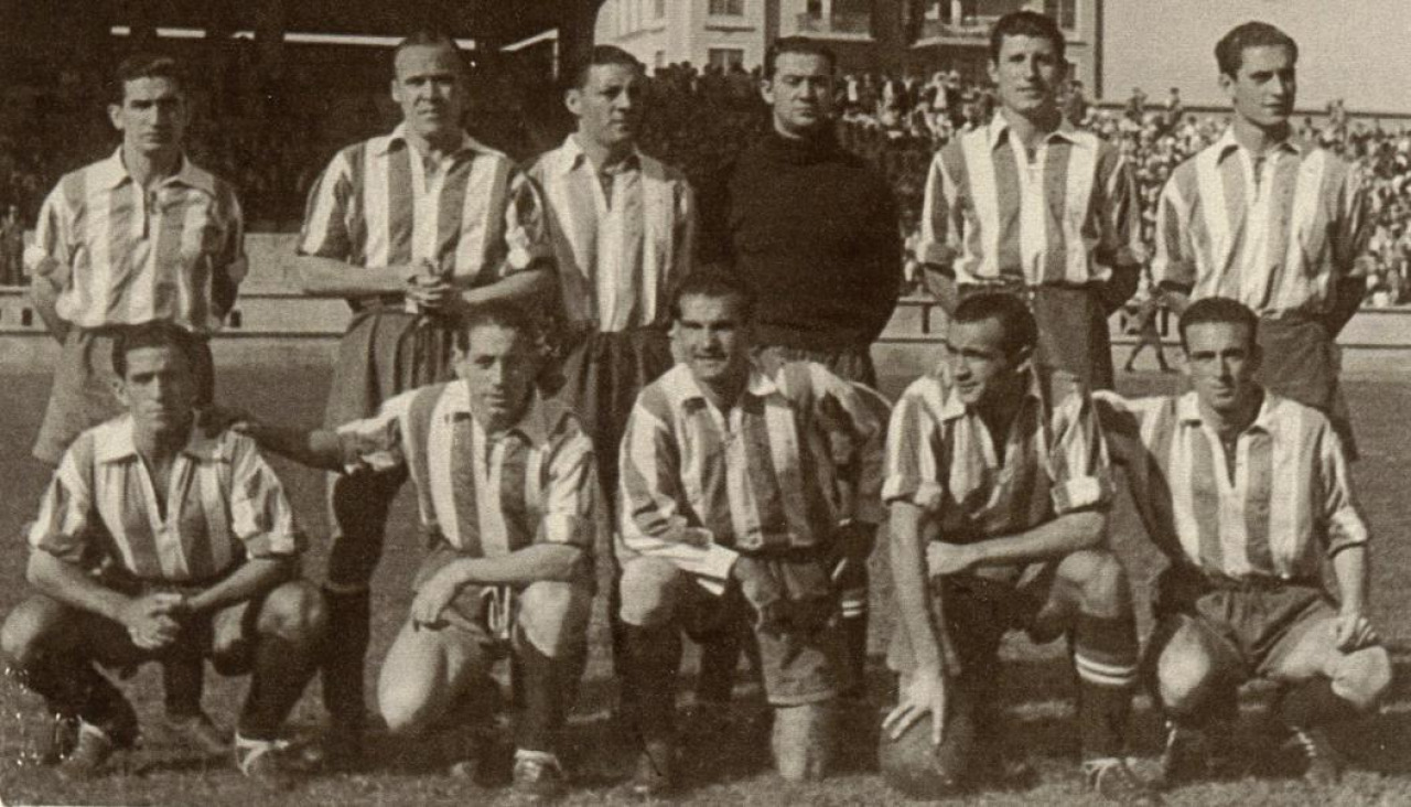 Formación del Deportivo en el partido de la temporada 1946-47 ante el Barcelona (3-2) en el estadio de Riazor