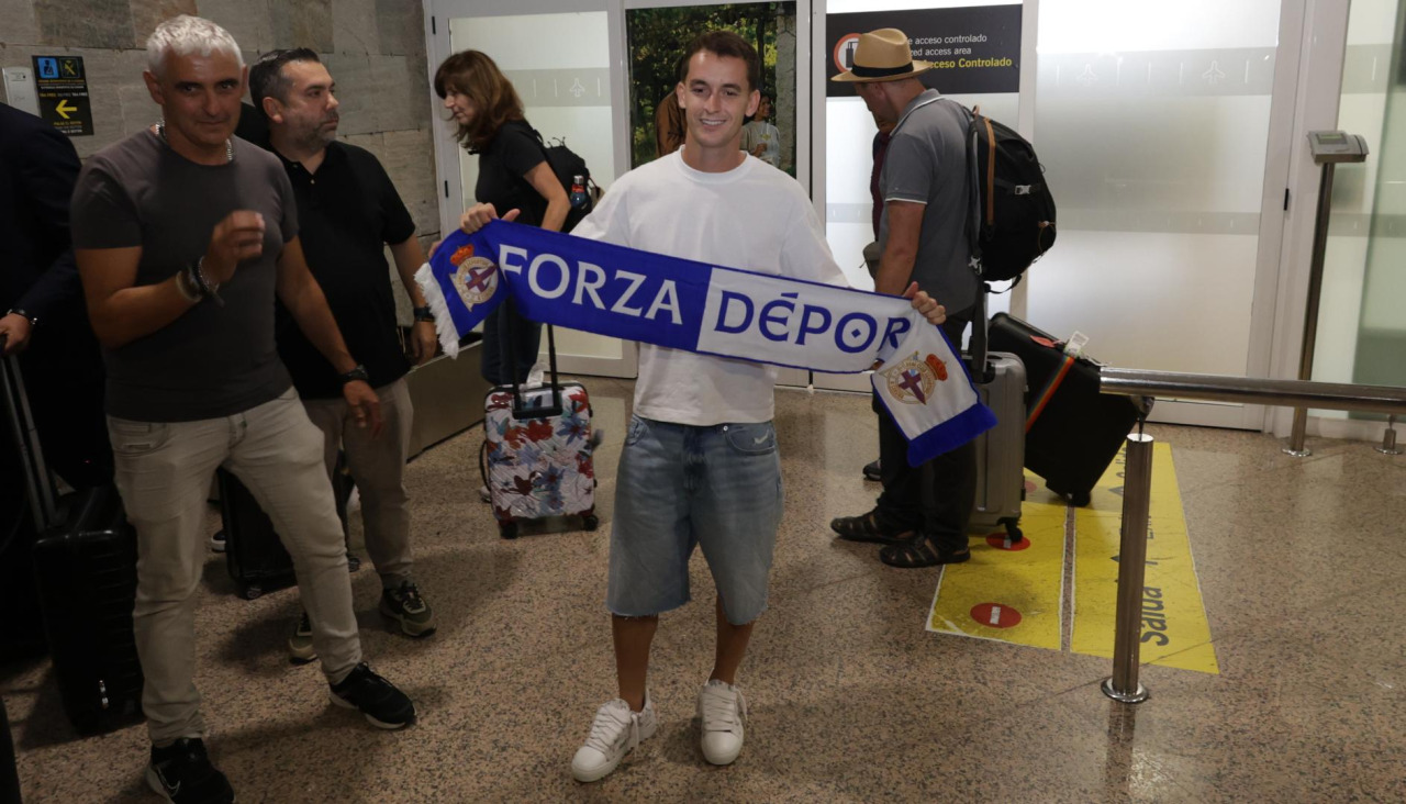 Marc Casadó en su llegada a Alvedro