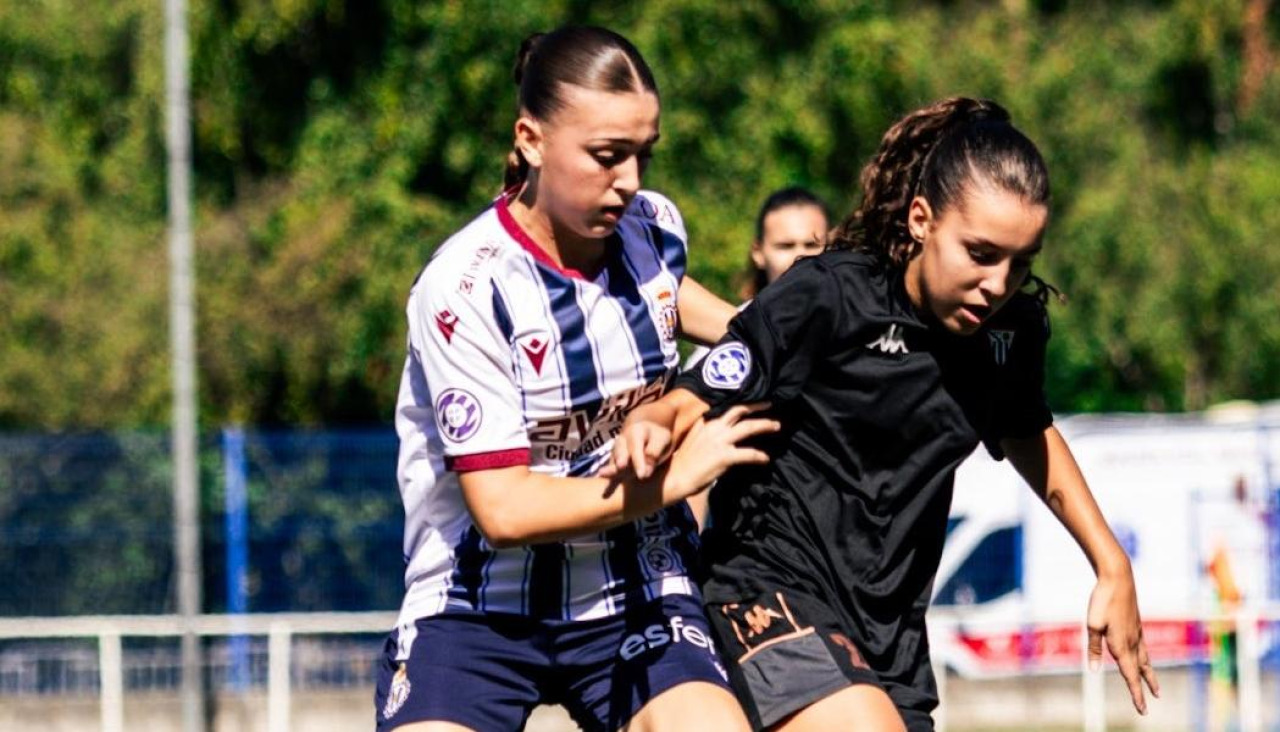 Valeria Trashorras, lateral izquierda del Victoria, en una acción del partido