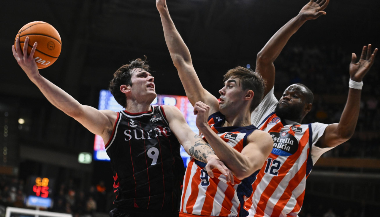 Rubén Domínguez lanza a canasta en el Básquet Coruña-Bilbao Basket del curso 2024-25, un duelo en el que fue rey por un día