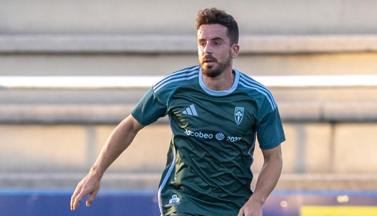 Rafa de Vicente, centrocampista del Compostela, en un partido de pretemporada