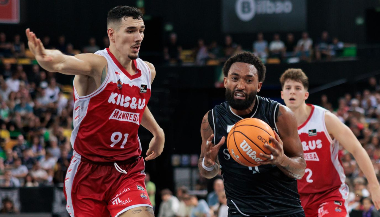 Darrun Hilliard entra a canasta en el partido de la primera jornada contra el Manresa