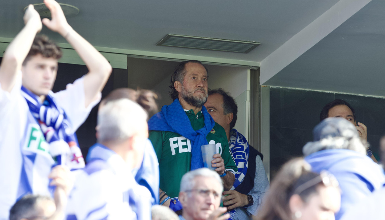 Juan Carlos Escotet en el descanso del partido que supuso el ascenso del Dépor J. ALBORÉS