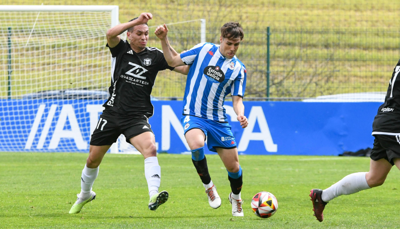 Alejandro Pereira en la temporada 2023 24 con el Fabril