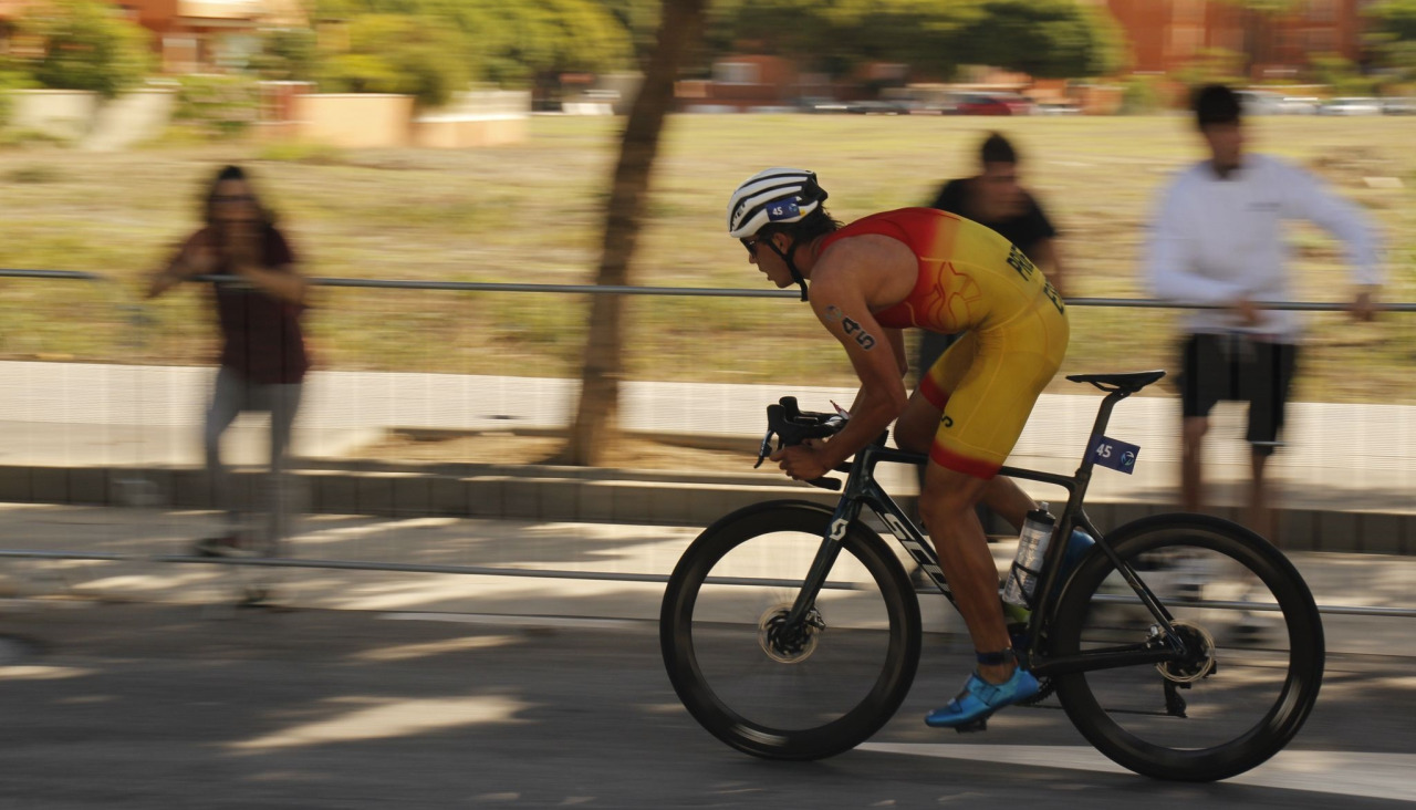 Andru00e9s Prieto en bici