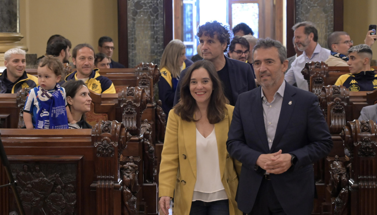 Álvaro García Diéguez y la alcaldesa Inés Rey, en la recepción tras el ascenso JAVIER ALBORÉS