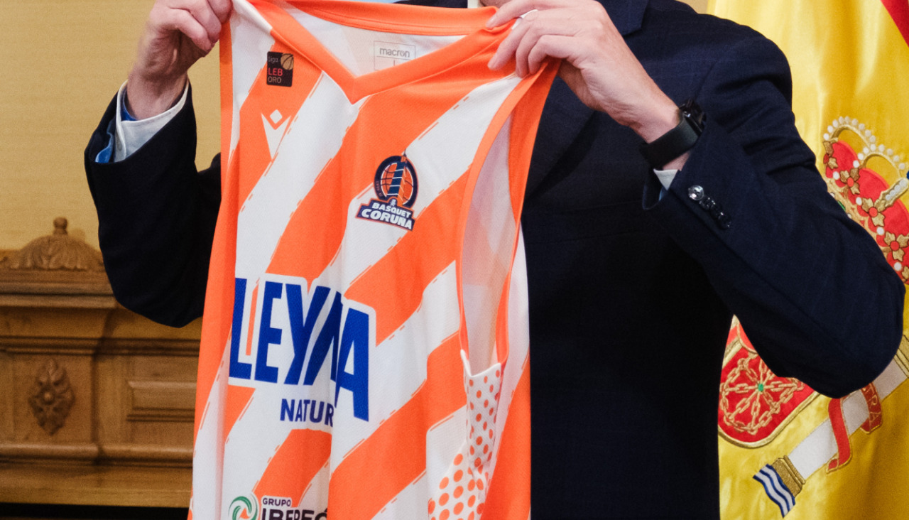 Recepciu00f3n de Rueda al Leyma Basquet Coruu00f1a