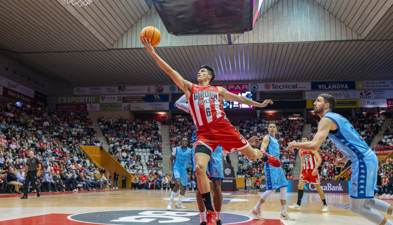 Juani marcos J09 GIR MBA Firmar acb Photo Sergi Gerones