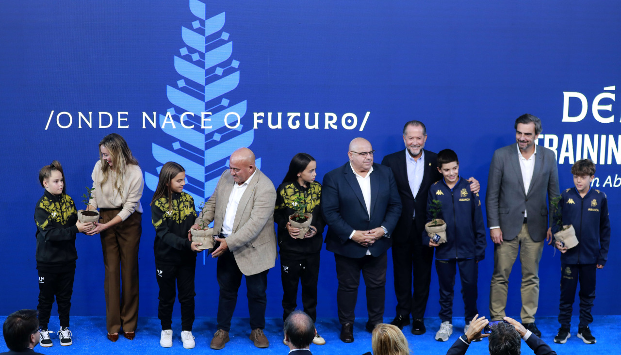 Fabiola García, José Antonio Santiso, Pablo Prieto, Juan Carlos Escotet y Daniel Calvo en la presentación del Dépor Training Center