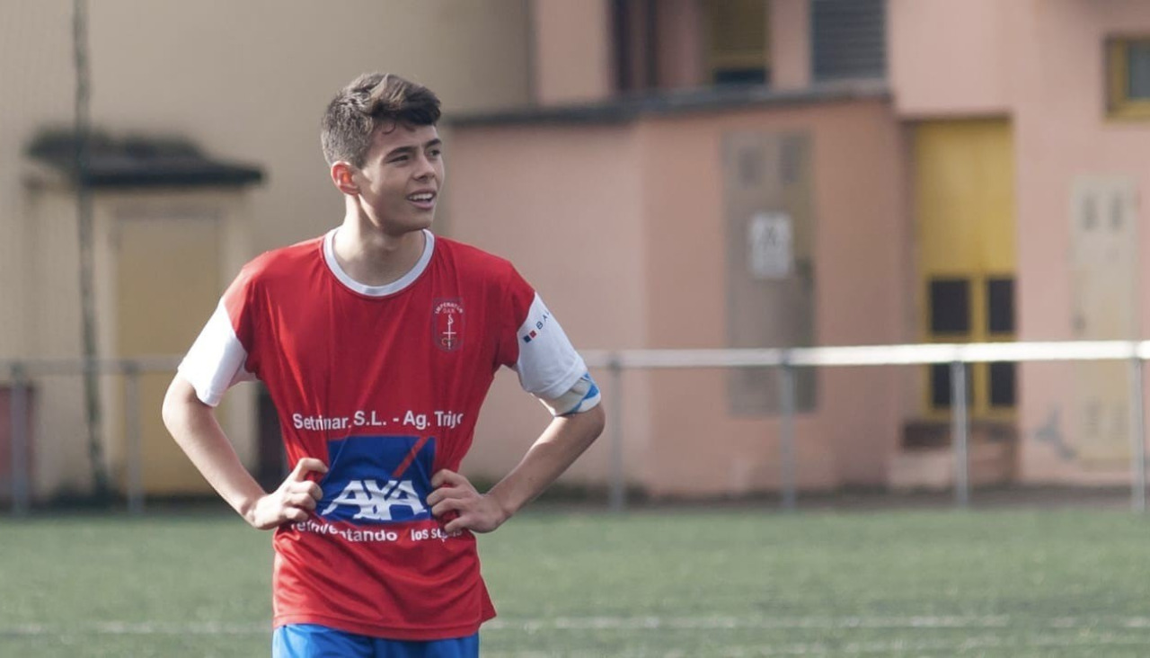 Azael durante un partido con el Imperátor en su etapa como juvenil