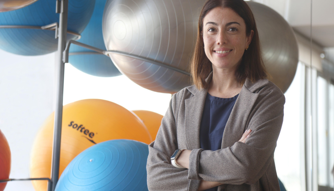Inés López, fisioterapeuta de la AECC