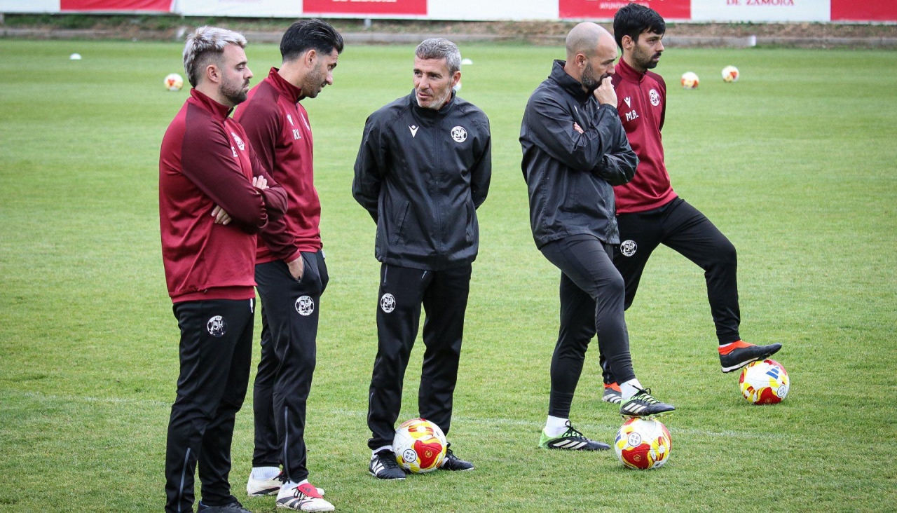 Óscar Cano entrena al Zamora esta temporada