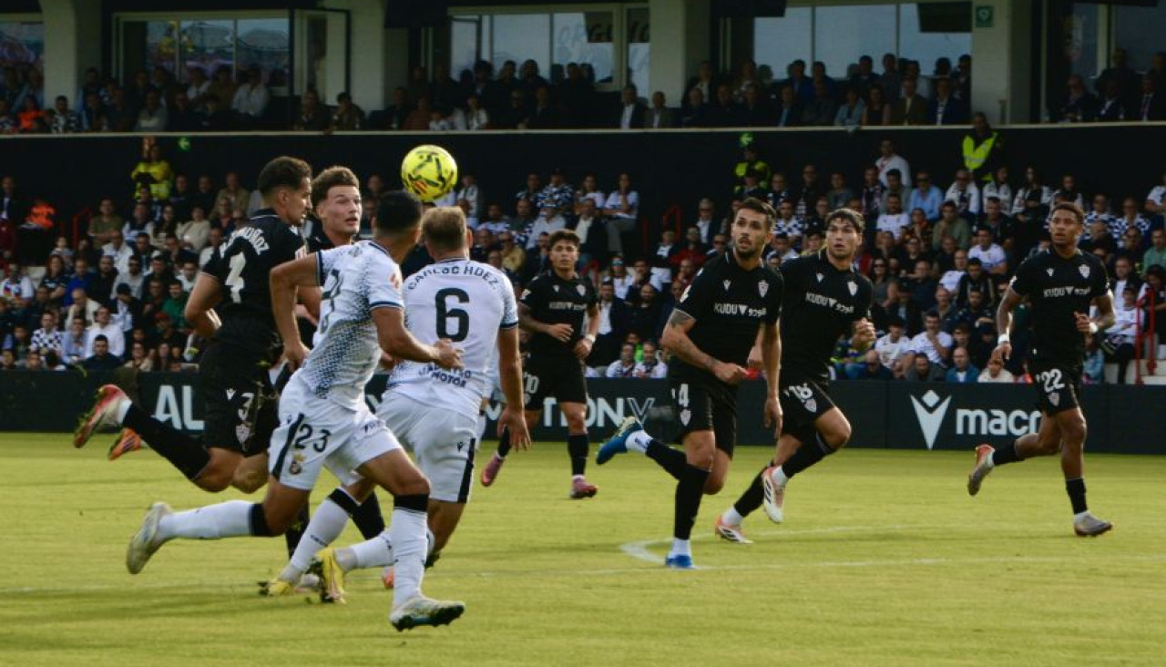 Momento del partido aplazado entre el Ceuta y el Almería