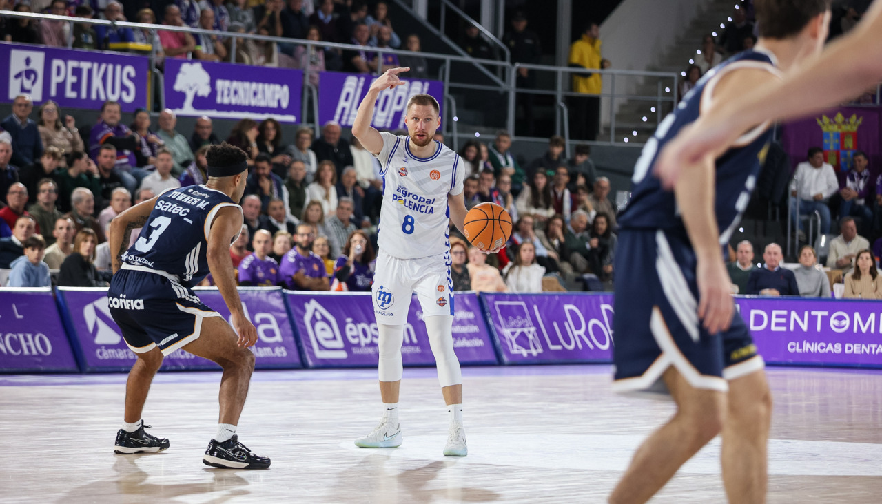 El exnaranja Ingus Jakovics, en un partido con el Palencia