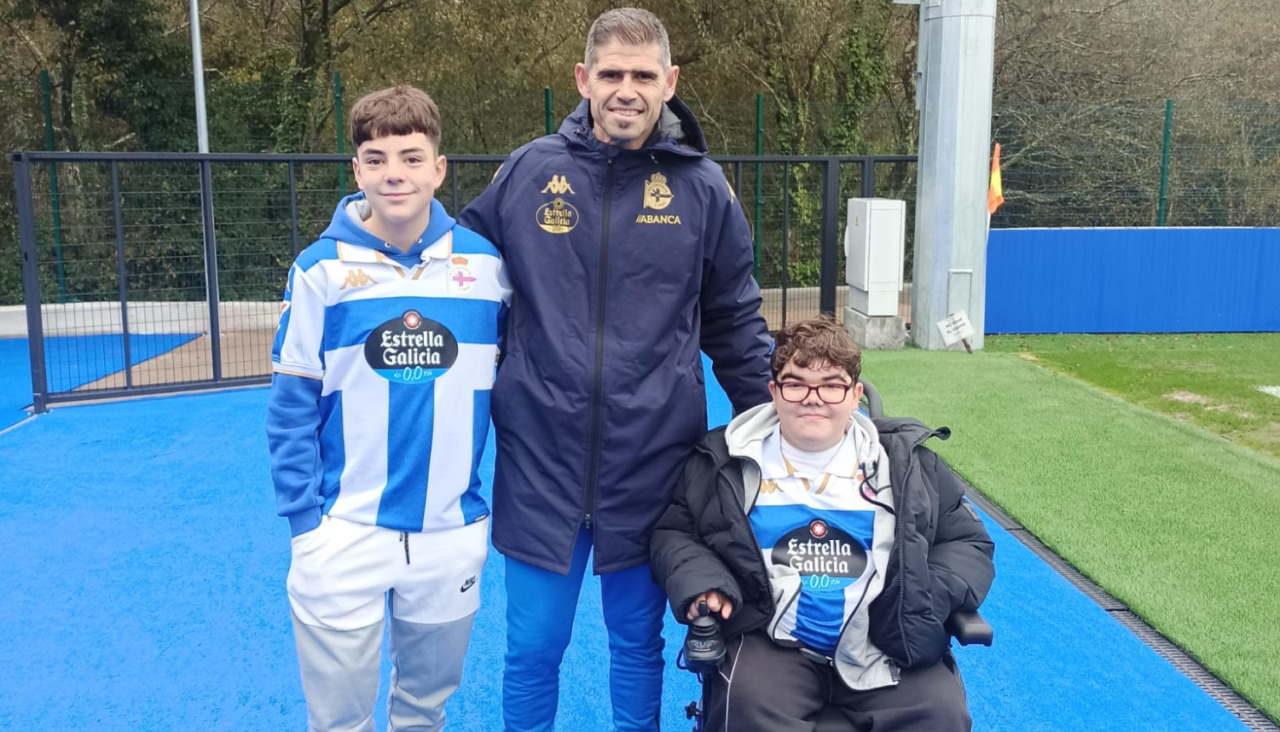 Antonio Hidalgo, junto a Marcos Andrade Nóvoa, el primo de Brais y Brais (a la derecha)