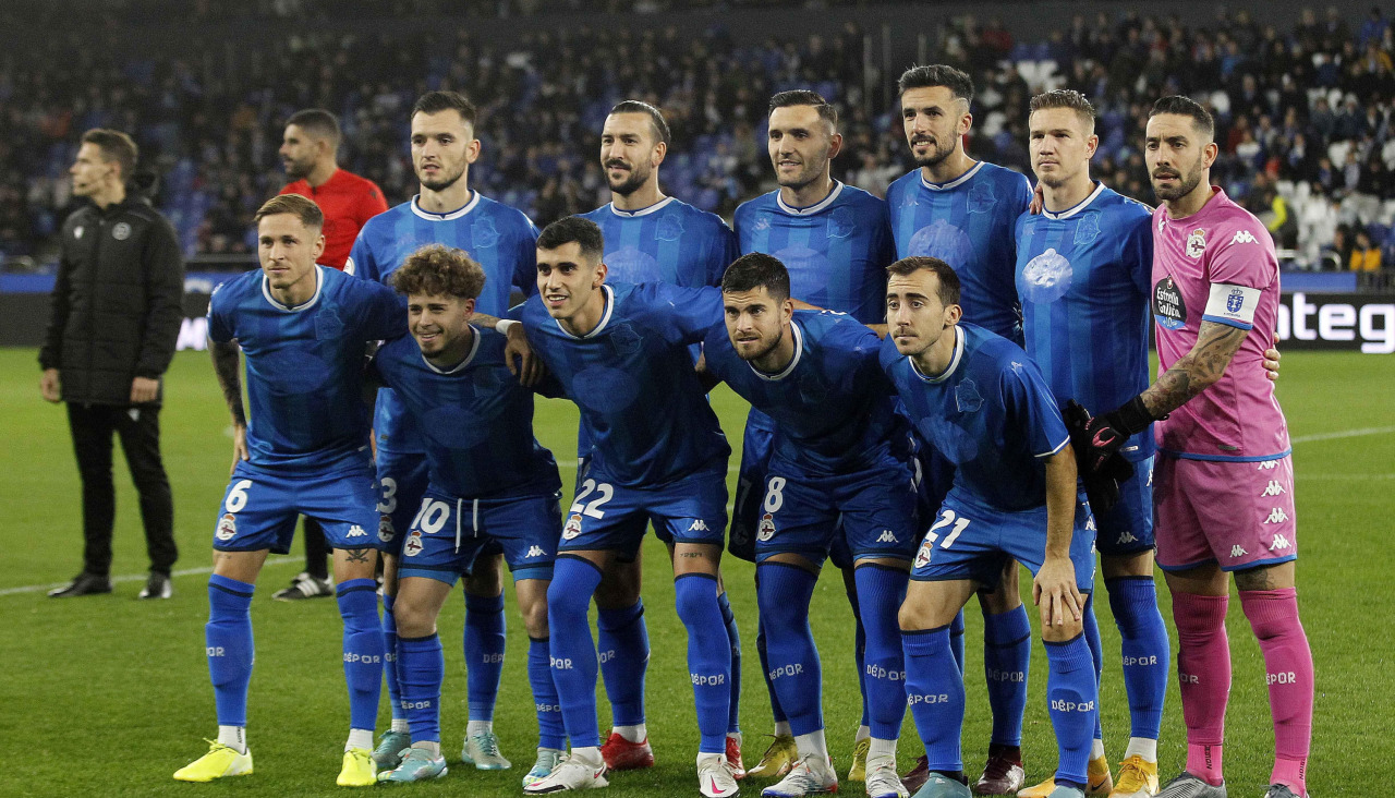 El once del Dépor ante Unionistas, luciendo la camiseta realizada con material reciclado