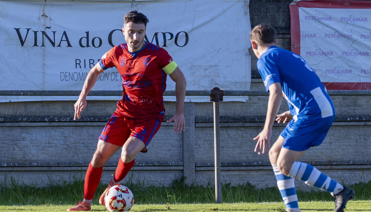 Una acción del partido entre el Betanzos y el Puebla en el García Irmáns